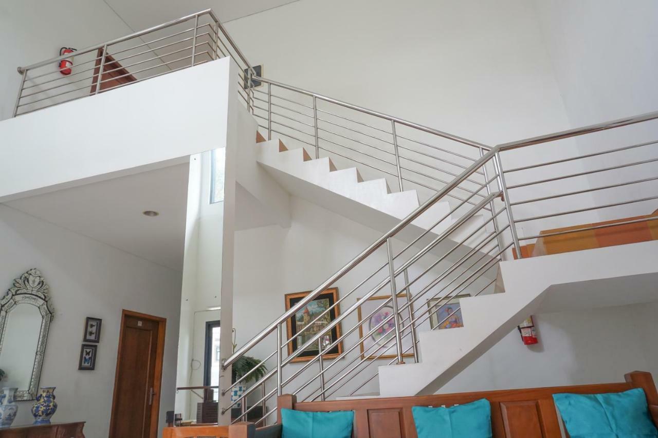 Residences by RedDoorz Syariah @ Buah Batu Bandung Bagian luar foto