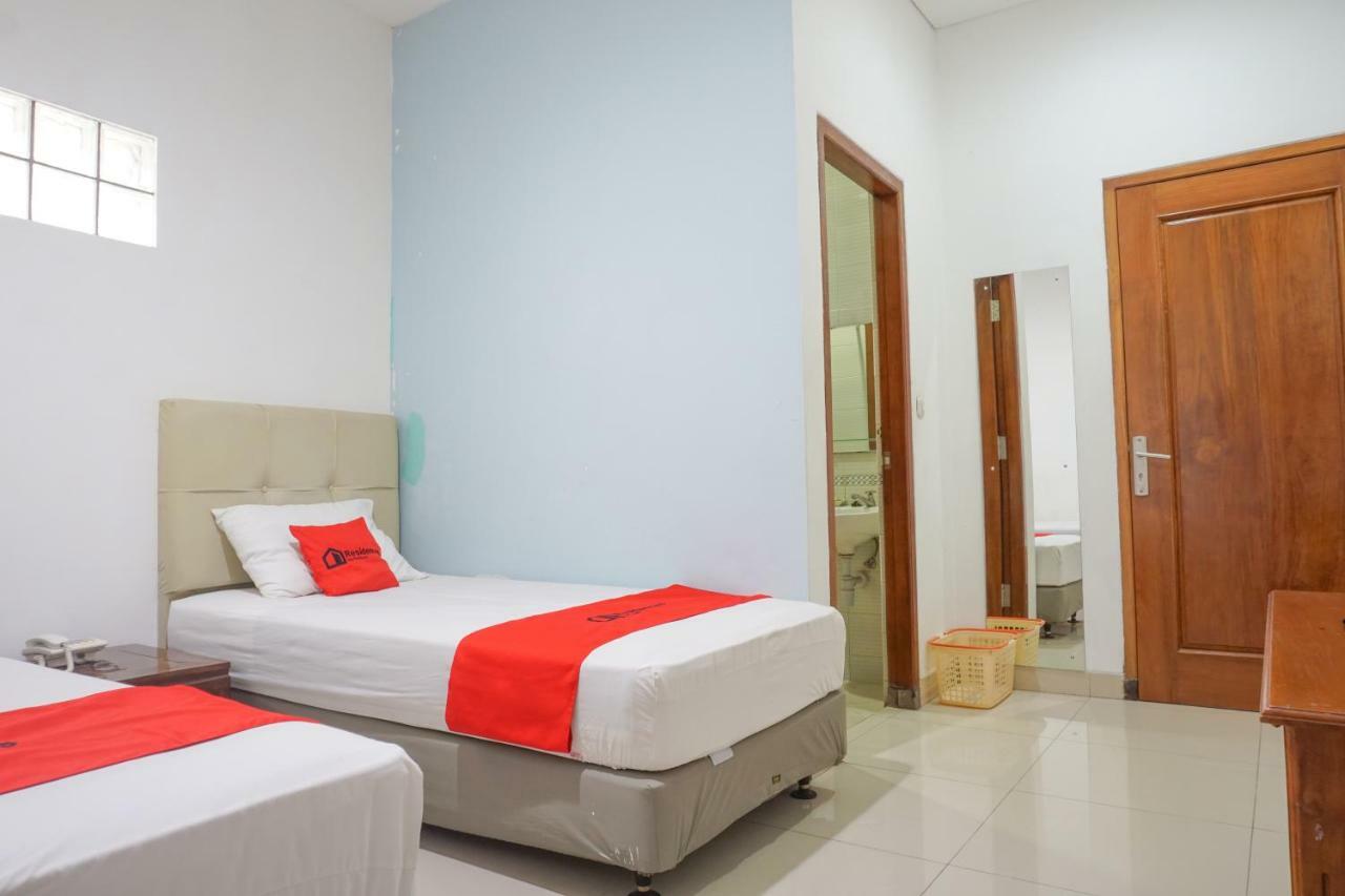 Residences by RedDoorz Syariah @ Buah Batu Bandung Bagian luar foto