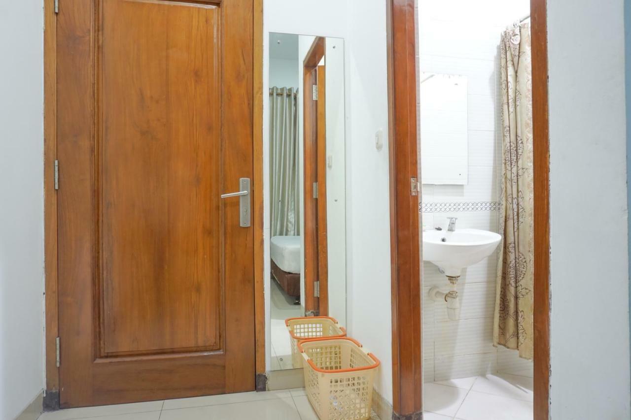 Residences by RedDoorz Syariah @ Buah Batu Bandung Bagian luar foto